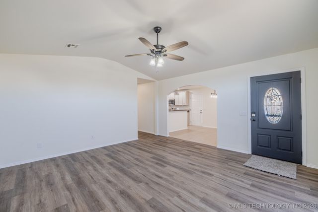 618 S Seminole Street, Skiatook, OK 74070