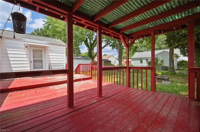 709 McLawhorne DR, Newport News, VA 23605