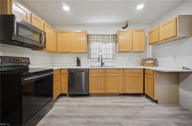 709 McLawhorne DR, Newport News, VA 23605
