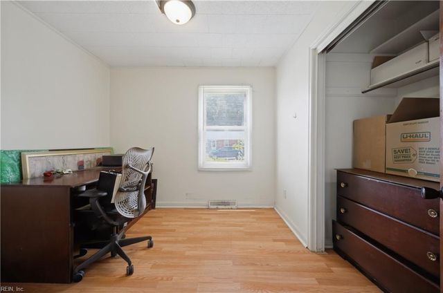 709 McLawhorne DR, Newport News, VA 23605