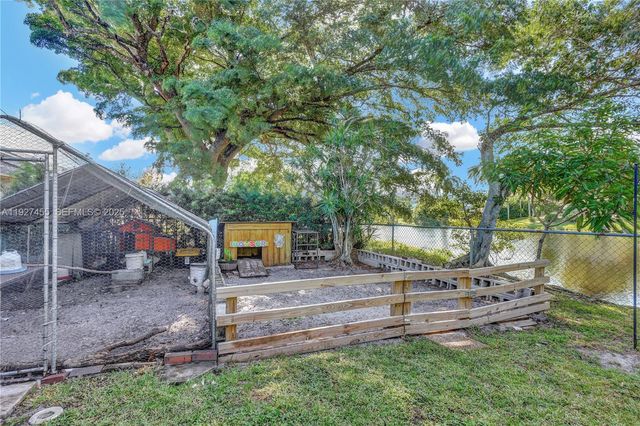 8674 SW 50th St, Cooper City, FL 33328