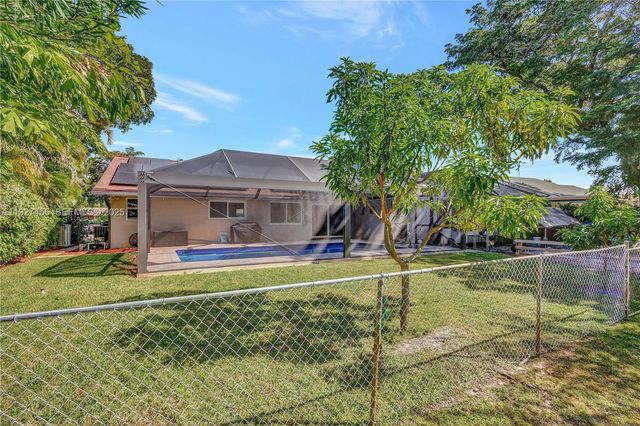 8674 SW 50th St, Cooper City, FL 33328