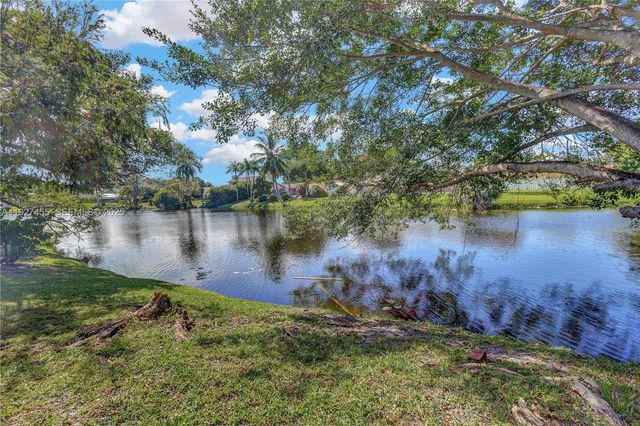 8674 SW 50th St, Cooper City, FL 33328