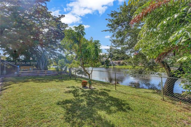 8674 SW 50th St, Cooper City, FL 33328