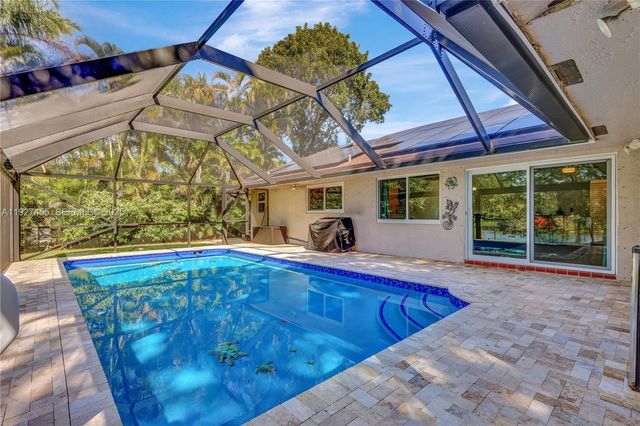 8674 SW 50th St, Cooper City, FL 33328