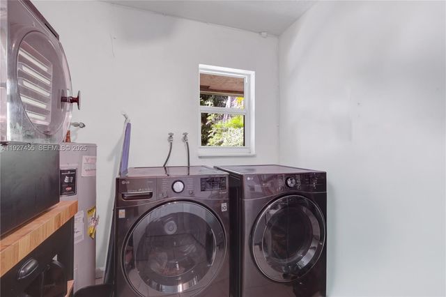 8674 SW 50th St, Cooper City, FL 33328