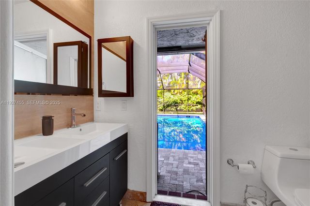 8674 SW 50th St, Cooper City, FL 33328