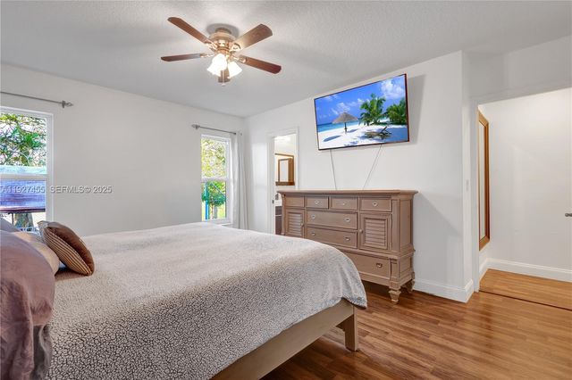 8674 SW 50th St, Cooper City, FL 33328