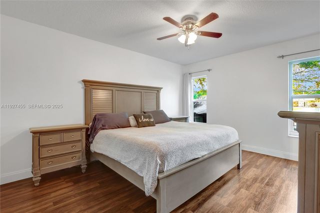 8674 SW 50th St, Cooper City, FL 33328