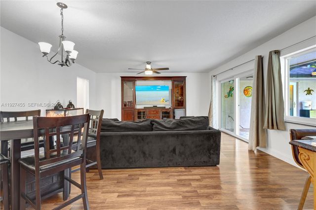 8674 SW 50th St, Cooper City, FL 33328