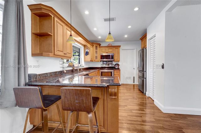 8674 SW 50th St, Cooper City, FL 33328