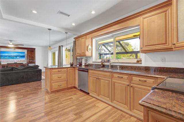 8674 SW 50th St, Cooper City, FL 33328