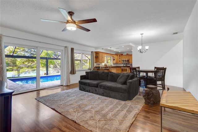 8674 SW 50th St, Cooper City, FL 33328