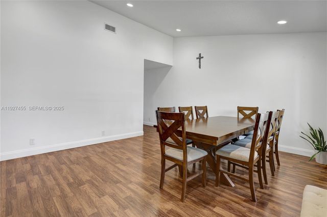 8674 SW 50th St, Cooper City, FL 33328