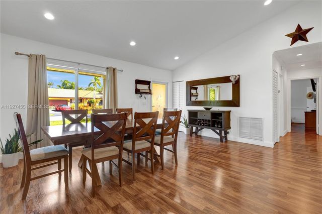 8674 SW 50th St, Cooper City, FL 33328