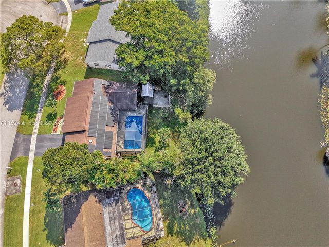 8674 SW 50th St, Cooper City, FL 33328