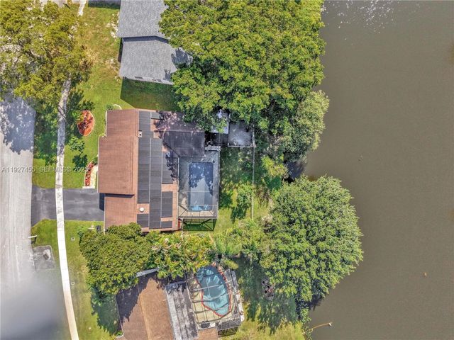 8674 SW 50th St, Cooper City, FL 33328