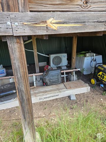 2190 CR 650, Carta Valley, TX 78880