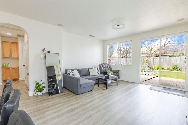 1849 Dawnelle Way, Sacramento, CA 95835