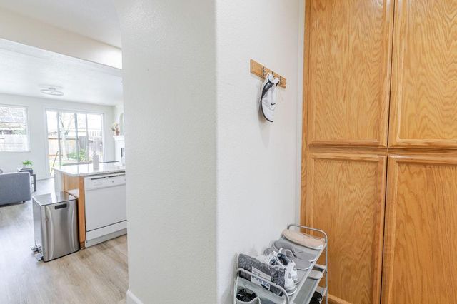 1849 Dawnelle Way, Sacramento, CA 95835