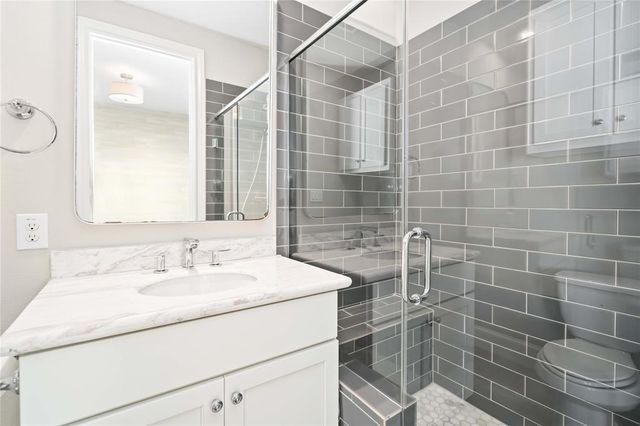 9658 Knight Road, Houston, TX 77045