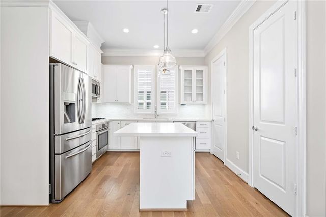 9658 Knight Road, Houston, TX 77045