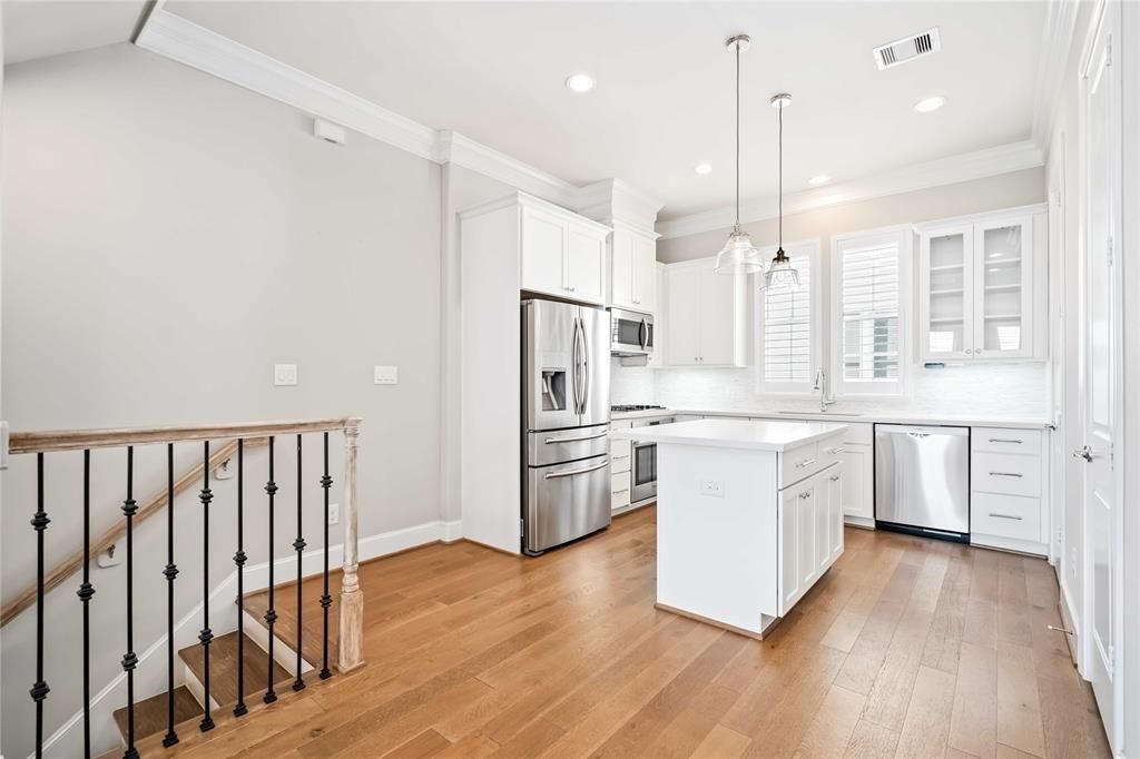 9658 Knight Road, Houston, TX 77045