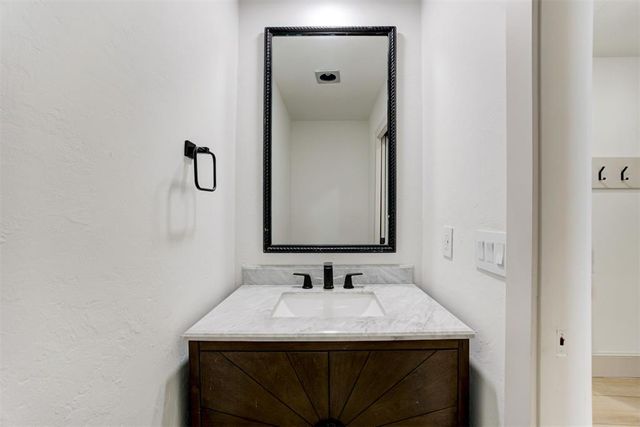 6413 Centennial Court, Nichols Hills, OK 73116