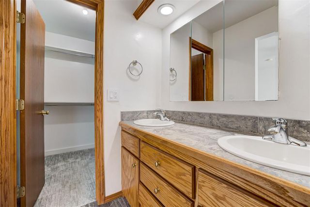 6413 Centennial Court, Nichols Hills, OK 73116