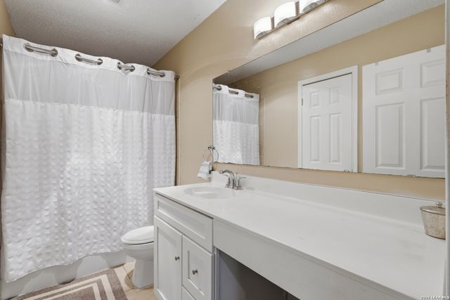 5987 CATALINA SUNRISE DR, San Antonio, TX 78244