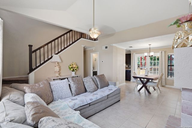 5987 CATALINA SUNRISE DR, San Antonio, TX 78244