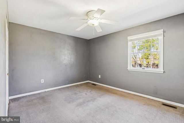 1078 LEXINGTON DR, Woodbury, NJ 08096