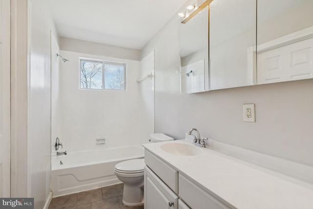 1078 LEXINGTON DR, Woodbury, NJ 08096