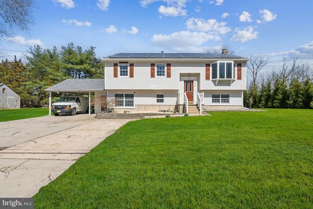 1078 LEXINGTON DR, Woodbury, NJ 08096