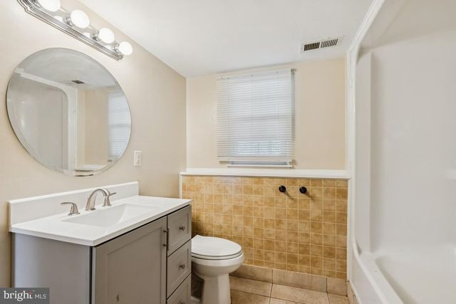 1078 LEXINGTON DR, Woodbury, NJ 08096