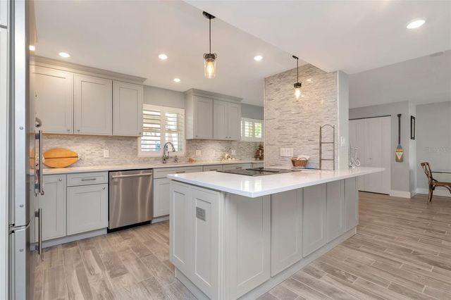 620 EDGEWATER DRIVE 102, Dunedin, FL 34698