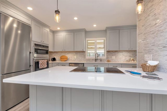 620 EDGEWATER DRIVE 102, Dunedin, FL 34698