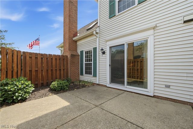 26 Hudson Common Drive, Hudson, OH 44236