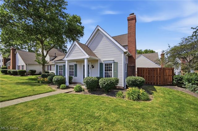 26 Hudson Common Drive, Hudson, OH 44236