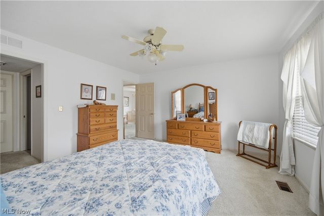 26 Hudson Common Drive, Hudson, OH 44236