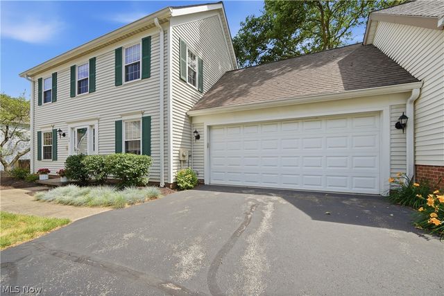 26 Hudson Common Drive, Hudson, OH 44236