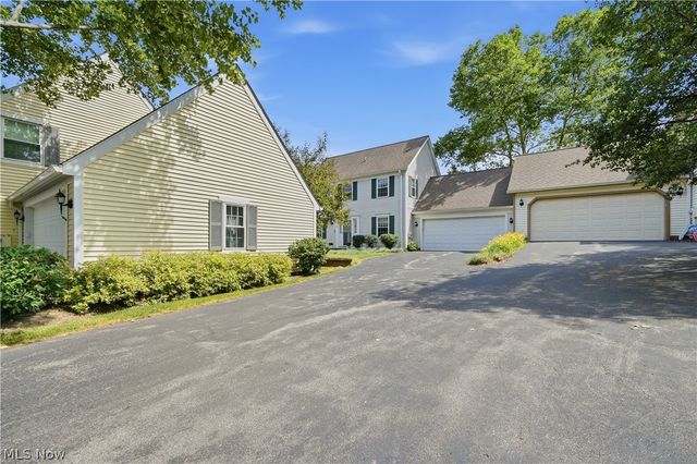 26 Hudson Common Drive, Hudson, OH 44236