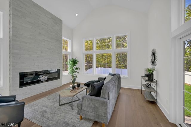 94 E Cedar St, Livingston Twp., NJ 07039