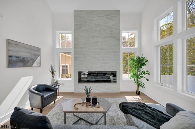 94 E Cedar St, Livingston Twp., NJ 07039