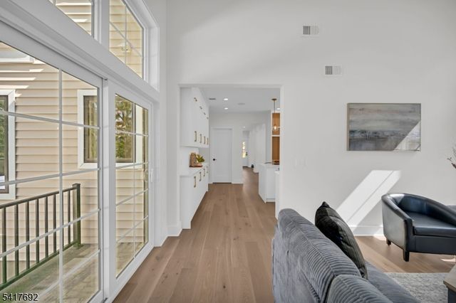 94 E Cedar St, Livingston Twp., NJ 07039