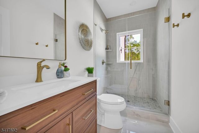 94 E Cedar St, Livingston Twp., NJ 07039