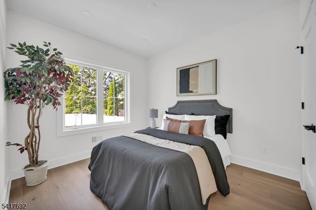 94 E Cedar St, Livingston Twp., NJ 07039