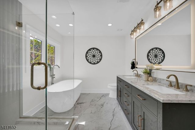 94 E Cedar St, Livingston Twp., NJ 07039