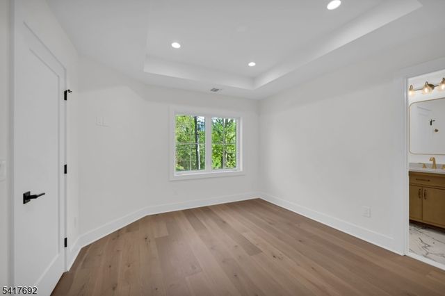 94 E Cedar St, Livingston Twp., NJ 07039