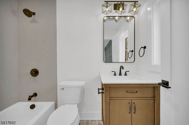 94 E Cedar St, Livingston Twp., NJ 07039